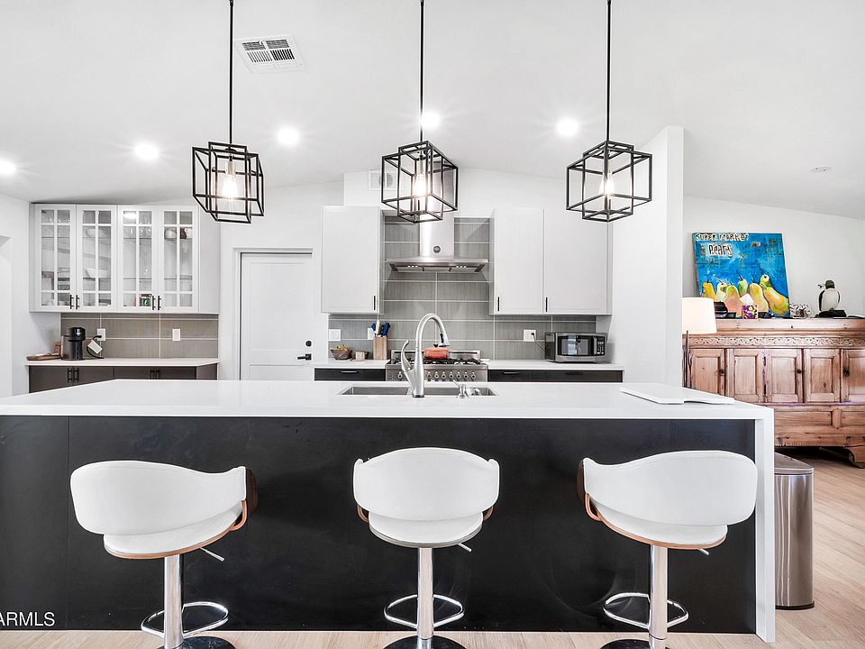 1st image of 3601 E CLARENDON Avenue