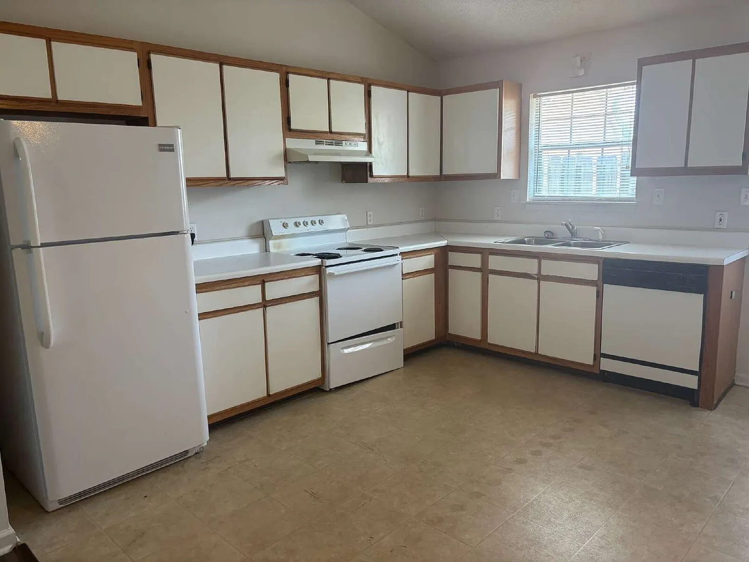 2 bed, 2.0 bath, 978 sqft, $1,065 — Photo 3