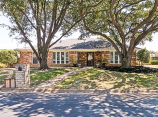 333 W Louella Dr, Hurst, TX 76054