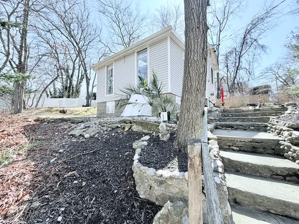 180 New York Ave, Sound Beach, NY 11789