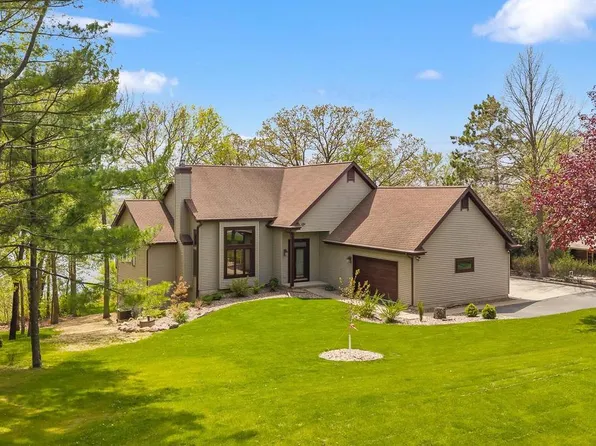 W10725 Wildwood Way, Poynette, WI 53955