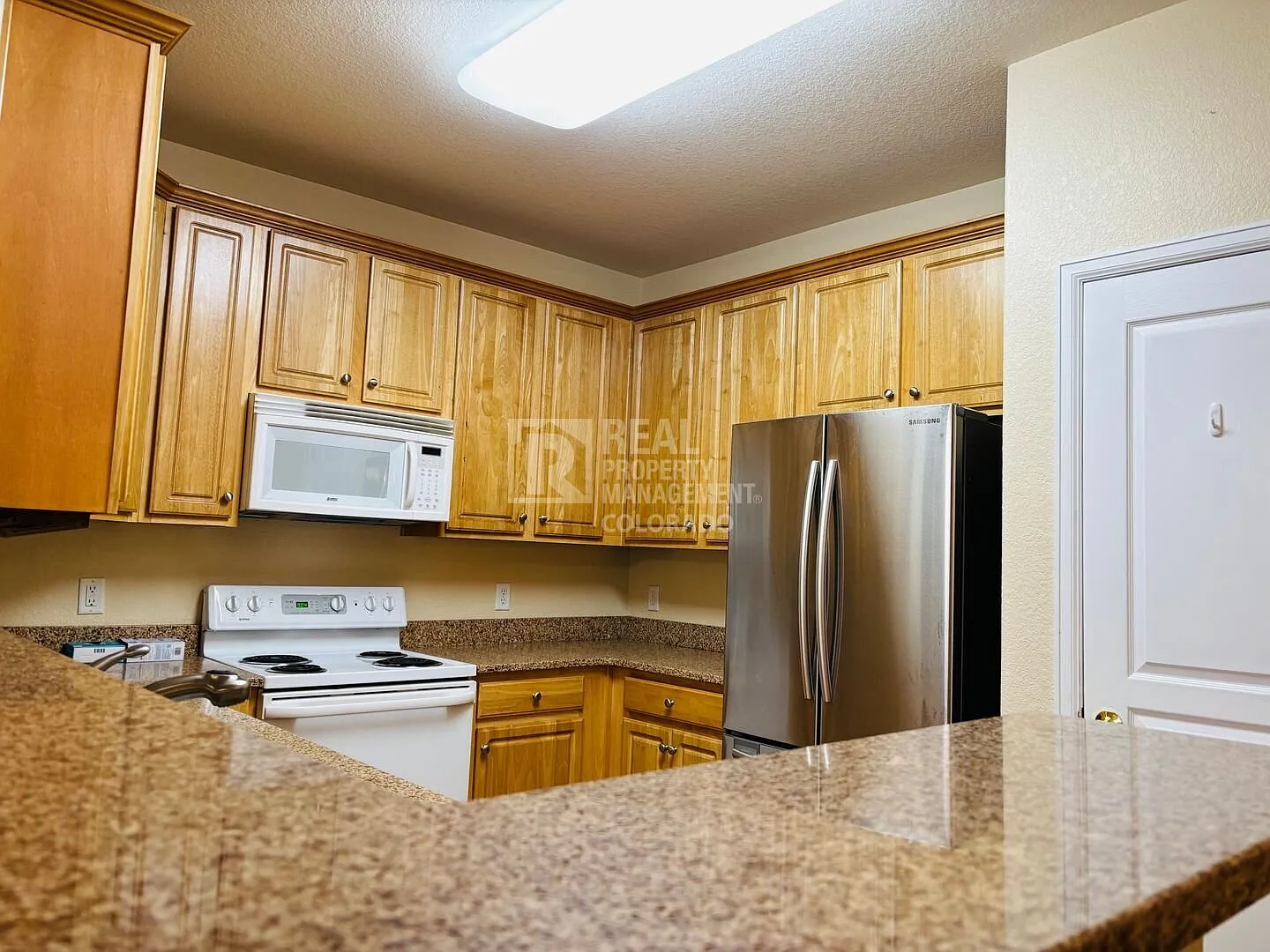 Beautiful 2-Bedroom, 2-Bath Condo in Lakewood's Bear Creek Area — Photo 3