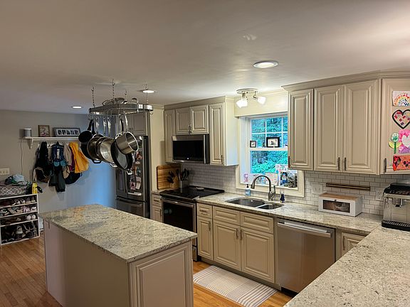 Updated kitchen with all brand new GE appliances within in the last 3 years