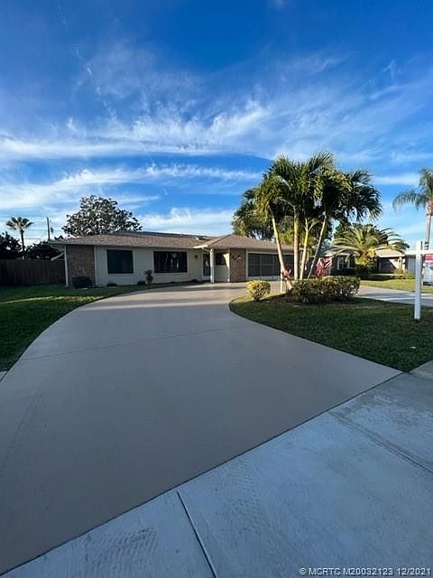 1st image of 2601 SE Grand Dr