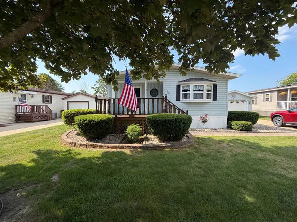 521 Oak Lodge Rd, Waterford, WI 53185