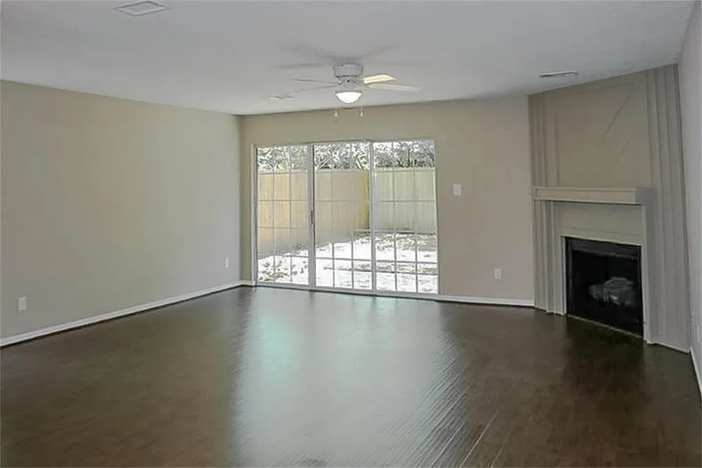 3 bed, 2.0 bath, 1252 sqft, $1,900 — Photo 3