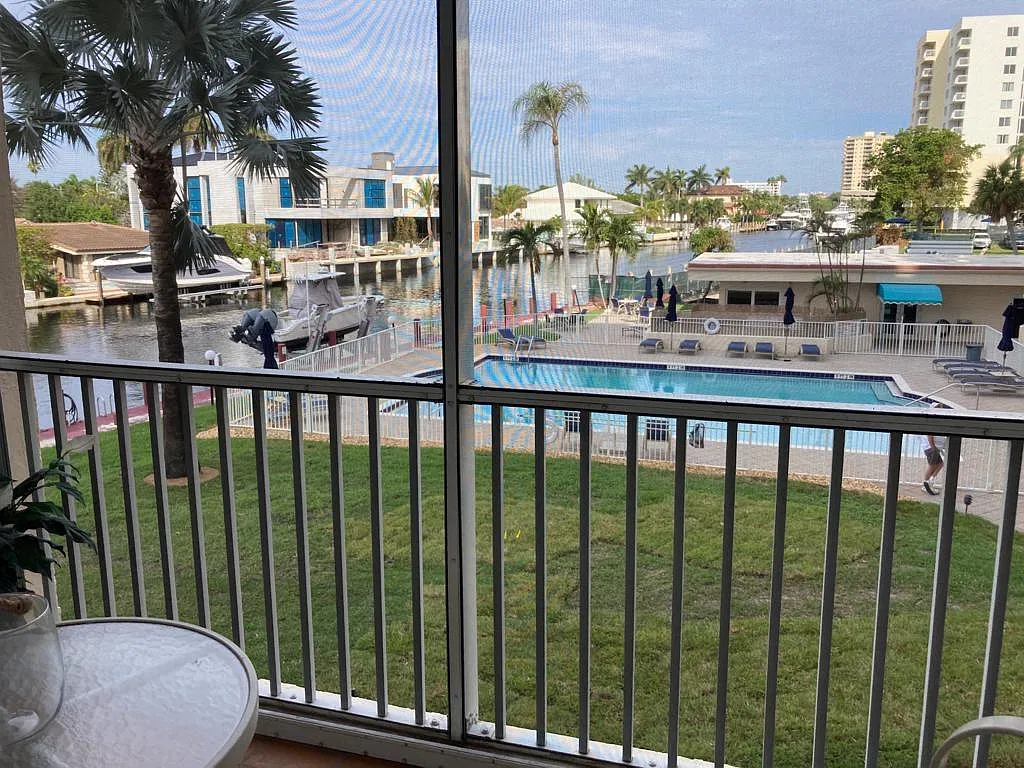 2 bed, 2.0 bath, 840 sqft, $3,700 — Photo 2