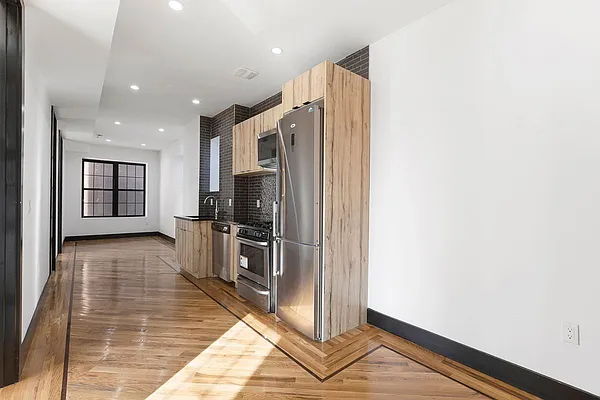 Rented by EXR | media 5