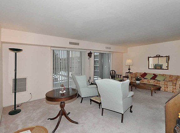 3rd image of 3 E Dundee Quarter Dr Unit 303