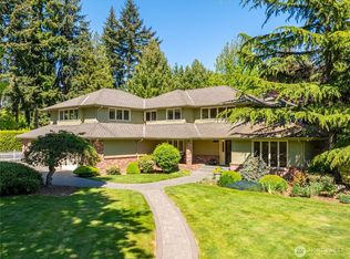 11019 Berry Ln, Woodway, WA 98020