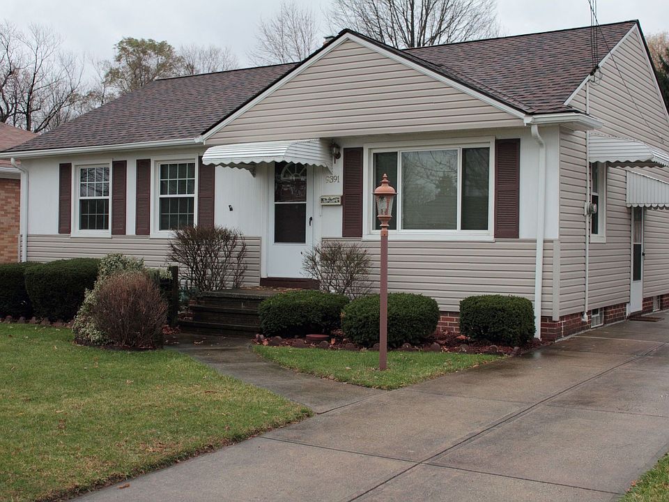 Welcome to 9391 Crestwood Drive Parma Heights, Oh.