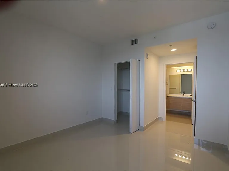 600 NE 27th St #232 — Photo 14