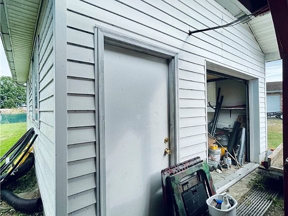 3rd image of 2505 Belmont Rd
