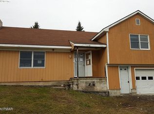2856 Creamton Dr, Lakewood, PA 18439