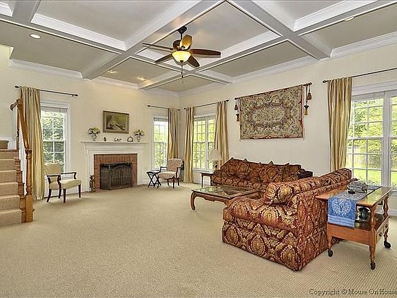 5th image of 909 Falls Manors Ct