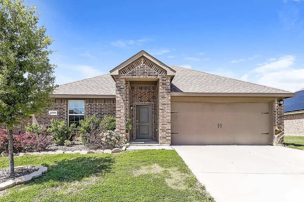 4 bed, 2.0 bath, 1535 sqft, $2,020 — Photo 1