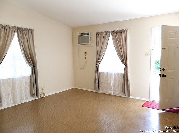 3rd image of 5103 VILLAGE CREST DR