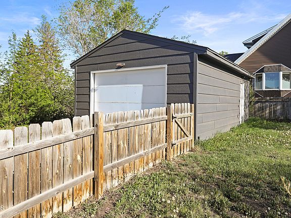 4th image of 316 6th St E