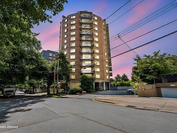 2nd image of 1074 Wellington St #1002