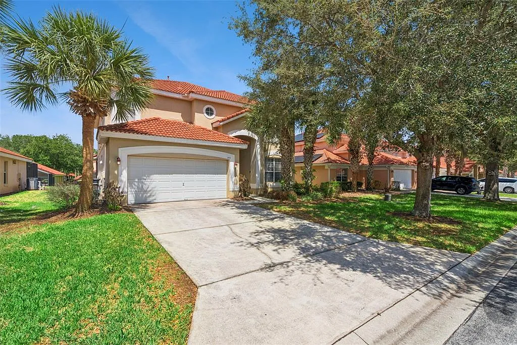 6 bed, 5.5 bath, 2771 sqft, $3,900 — Photo 2