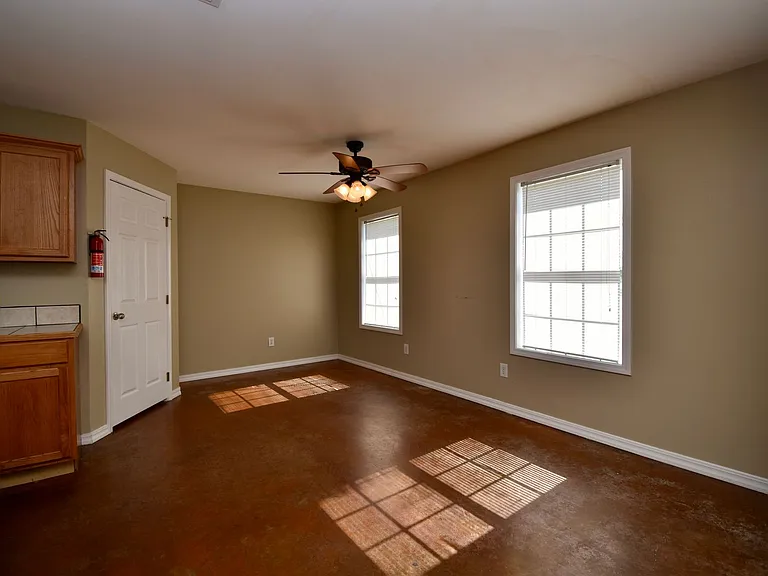 616 Evans St — Photo 5