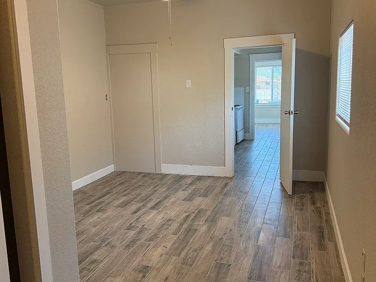 604 S 1st Ave — Photo 14