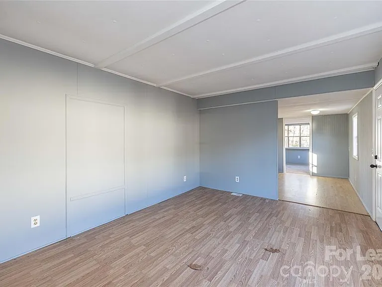 126 Poe Dr — Photo 16