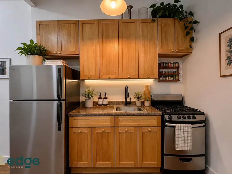 222 Stanhope St #3B — Photo 3
