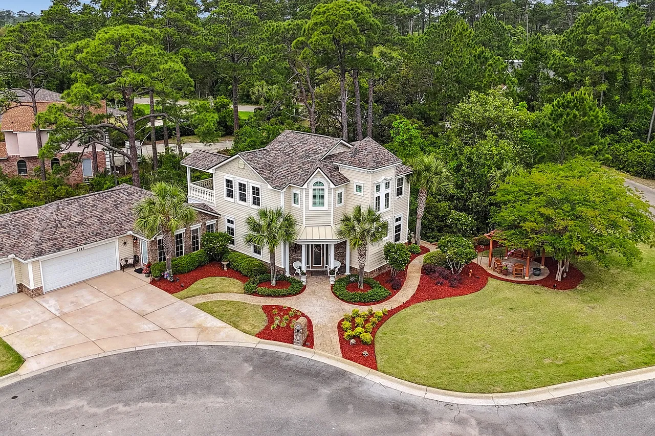 5 bed, 3.5 bath, 2782 sqft, $4,825 — Photo 1