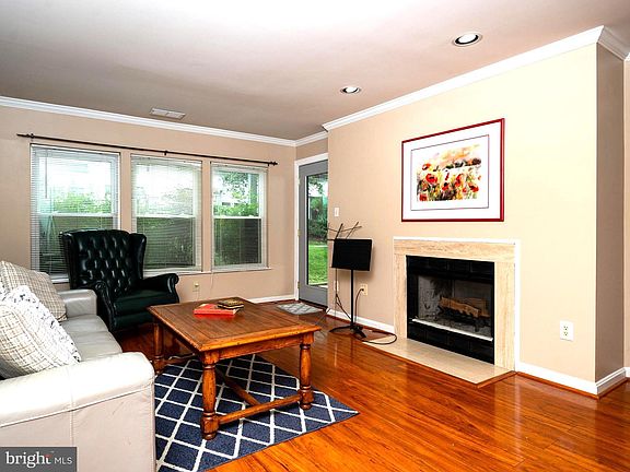 3rd image of 7711 Lafayette Forest Dr #2