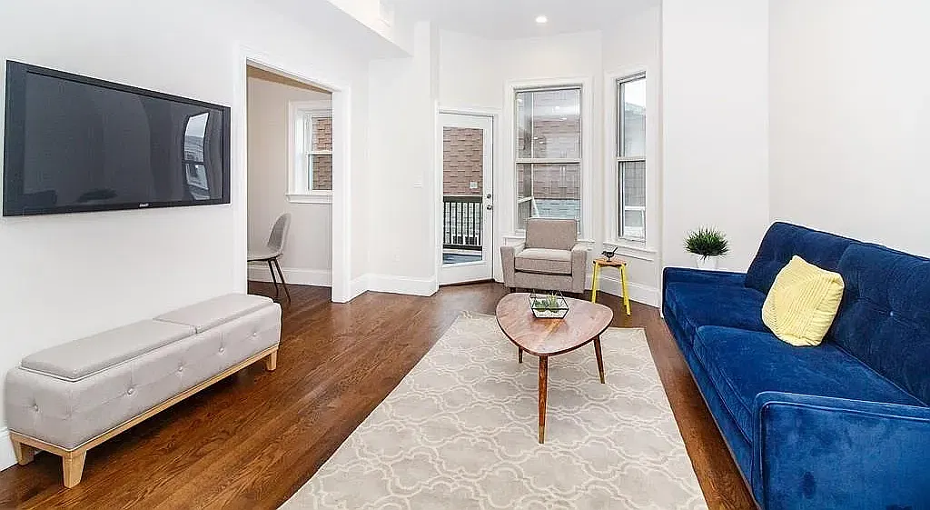 249 Lexington St — Photo 2