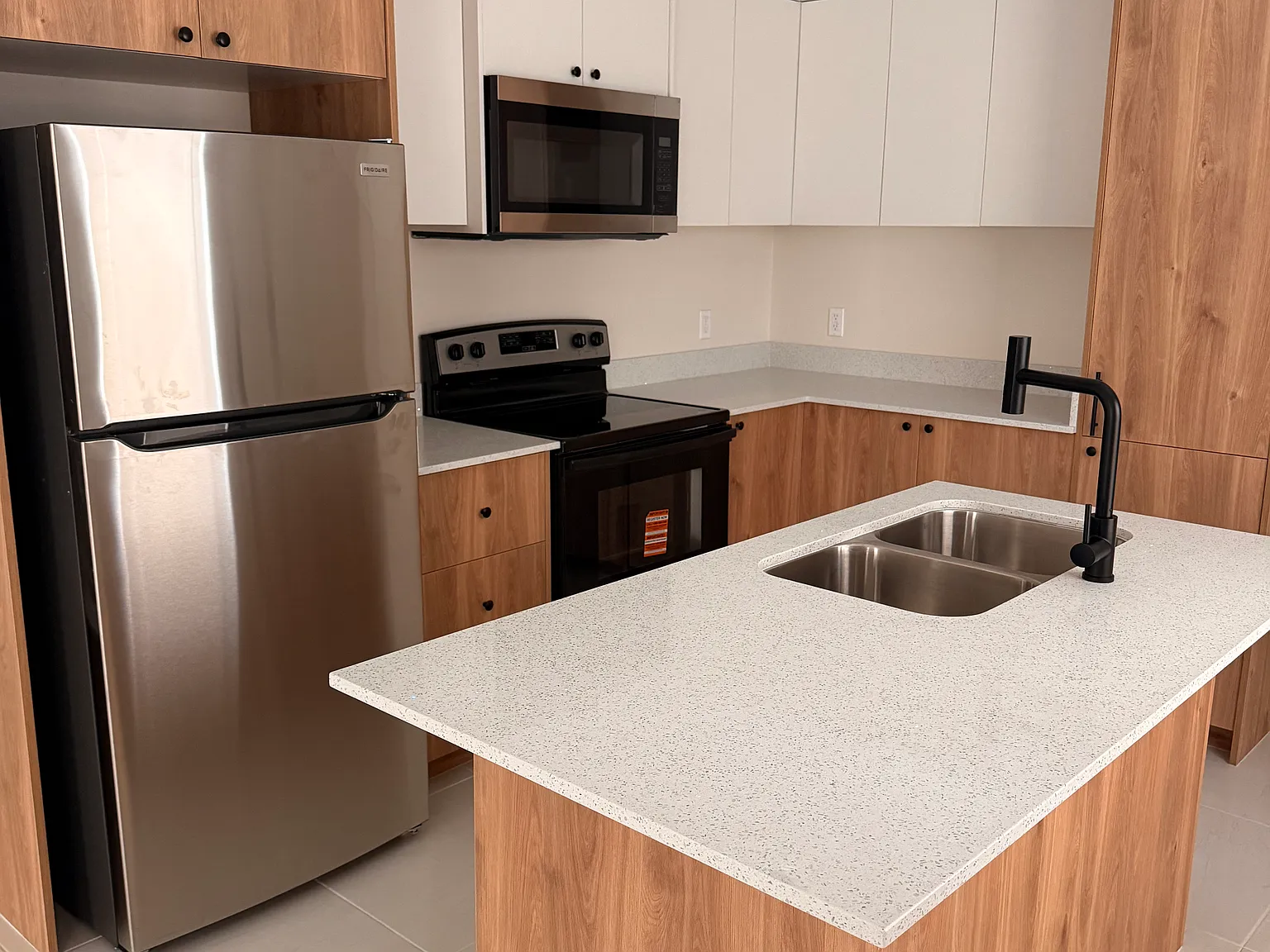 3 bed, $1,300 — Photo 3