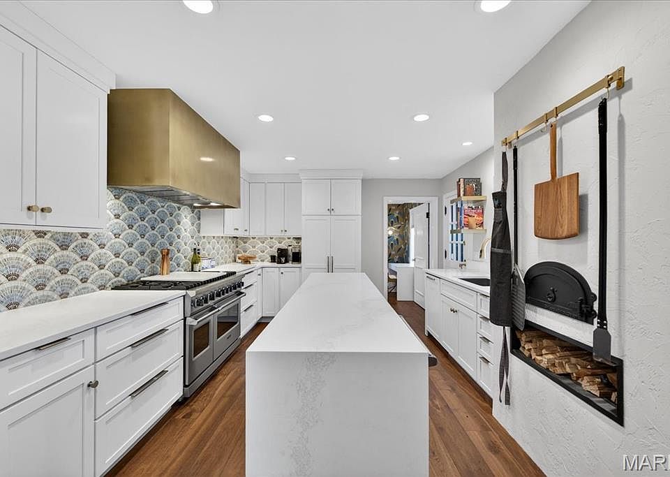 13th image of 10 Vouga Ln