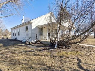 904 E Webb St, Davis, IL 61019