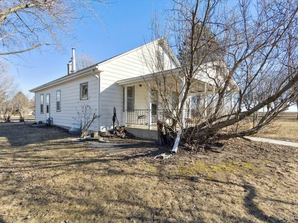 904 E Webb St, Davis, IL 61019