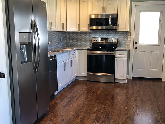 4th image of 3110 Devon Ave