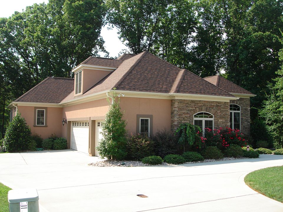 3-car garage, hard stucco, stone