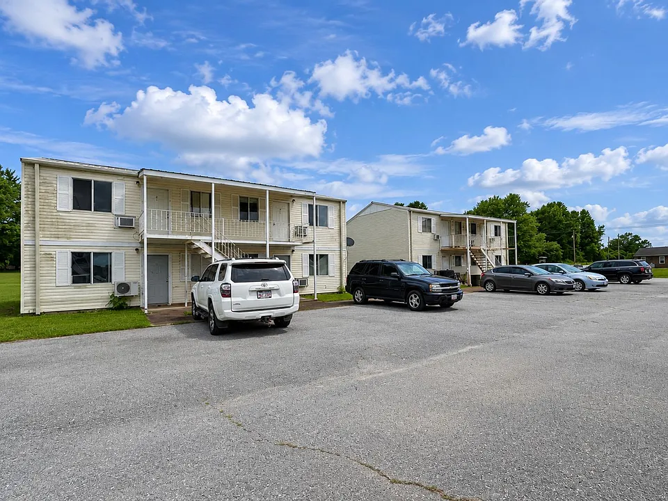 89 Moser St #8