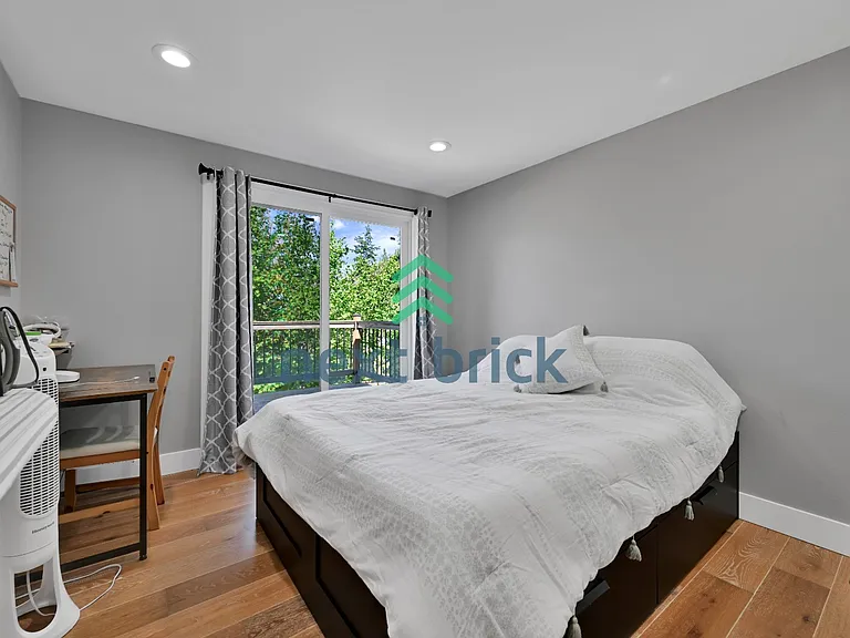 11810 NE 75th St — Photo 11