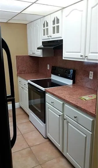 2947 Riverside Dr #129 — Photo 2