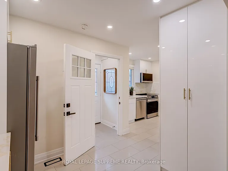143 Voltarie Cres #UPPER — Photo 12
