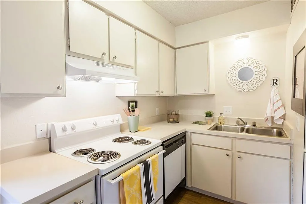 1 bed, 1.0 bath, 409 sqft, $1,200 — Photo 4