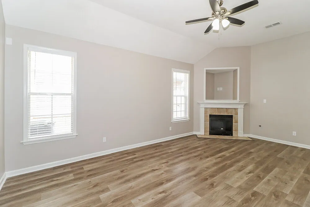 3 bed, 2.0 bath, 1525 sqft, $1,800 — Photo 4