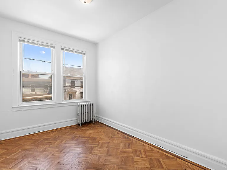 37 Saint Pauls Ave #2 — Photo 10