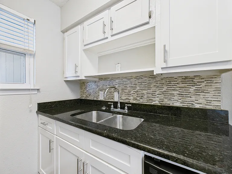2401 Manor Rd #136 — Photo 4