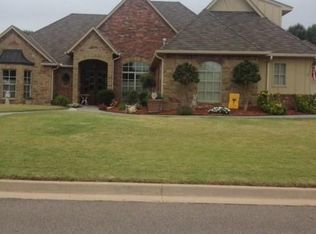 2304 Sunset Dr, Clinton, OK 73601