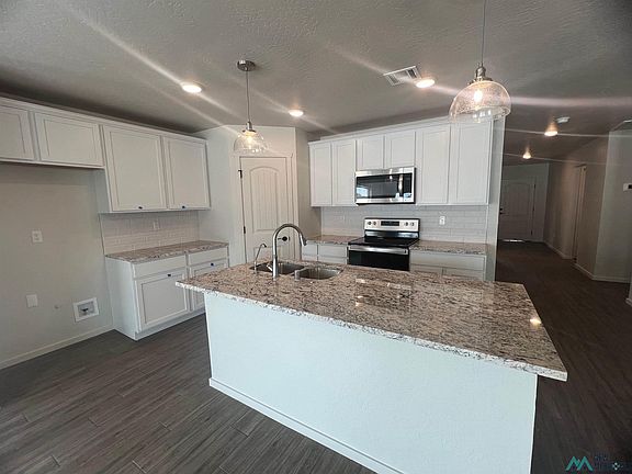 2nd image of 2402 Briscoe Ave