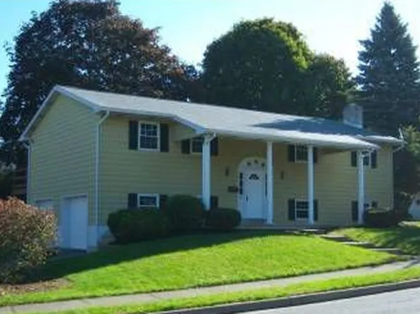 201 Faith Dr, Catasauqua, PA 18032