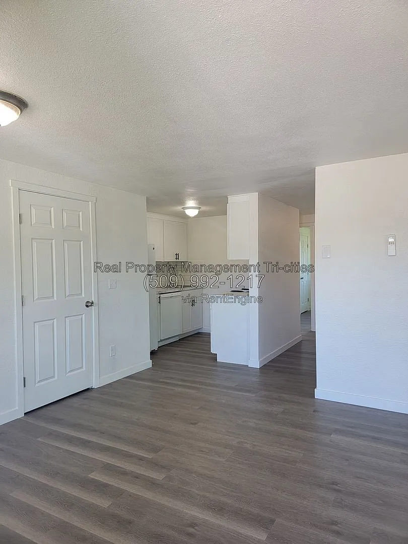 3 bed, 1.5 bath, 1100 sqft, $1,350 — Photo 4