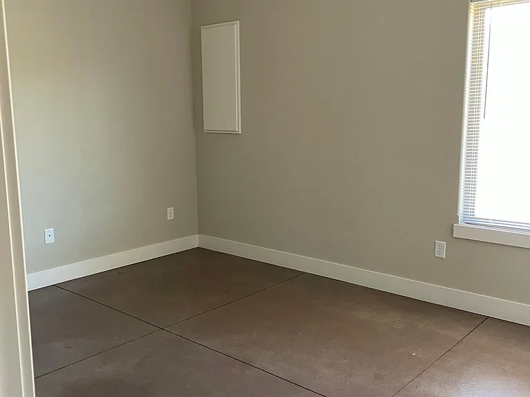4827 N Hillside Ct — Photo 7
